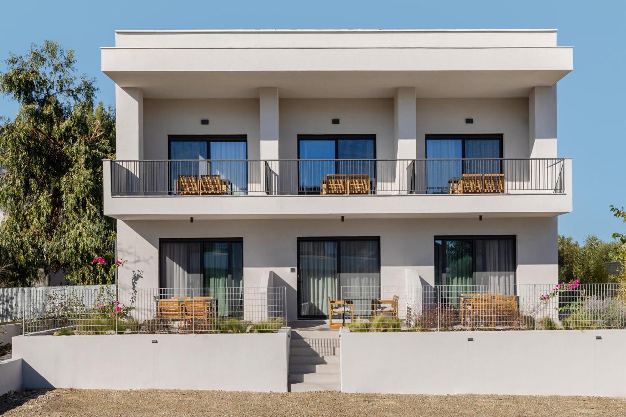 The 8 Apartment