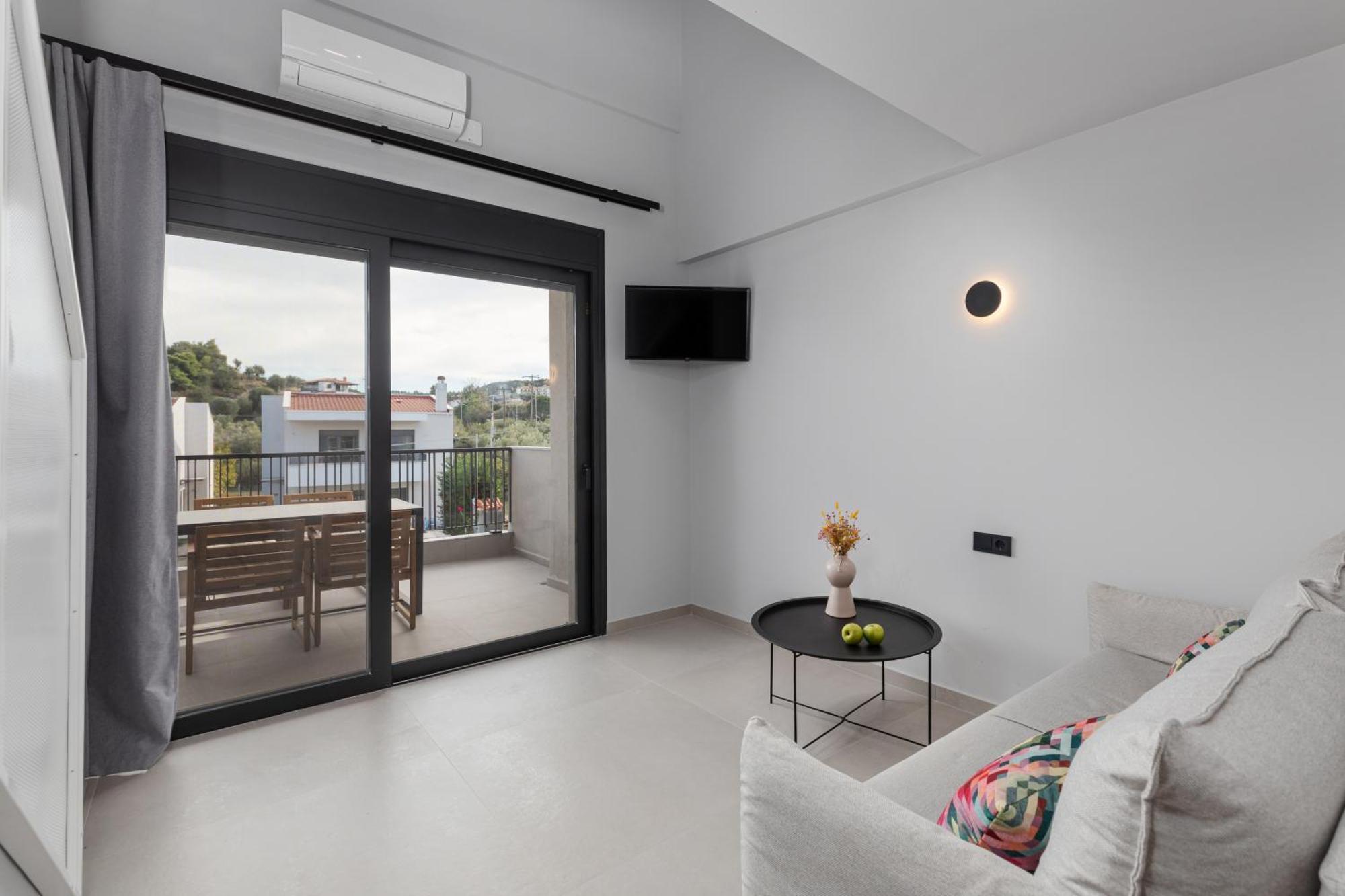 The 8 Apartment Polychrono