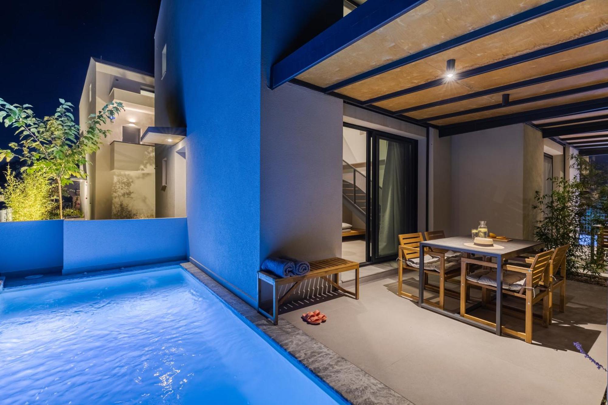 The 8 Apartment *